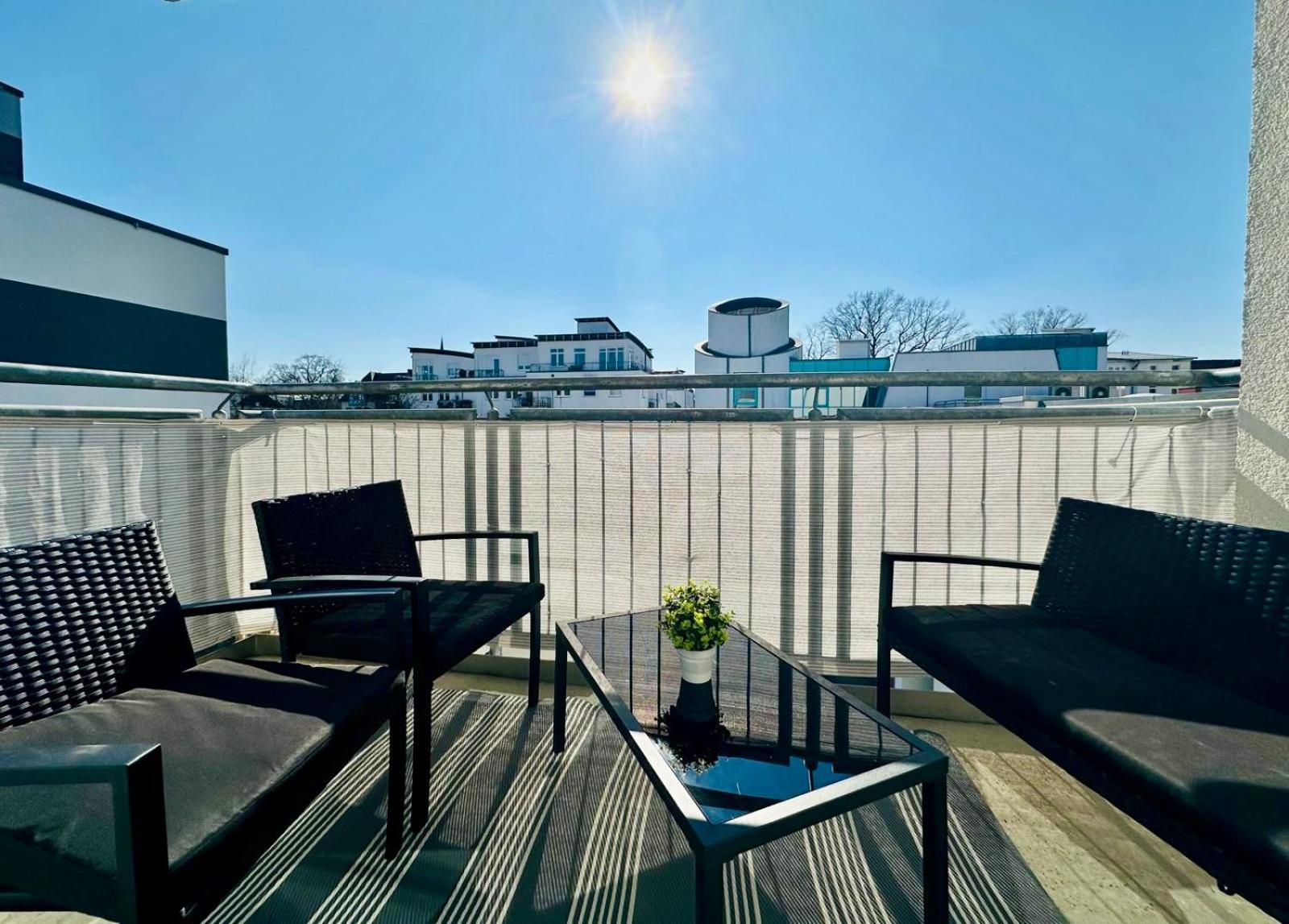 Am Spremberger Turm, 65qm, 2 Schlafzimmer, Kueche, Parkplatz, Balkon, Waschmaschine Apartment