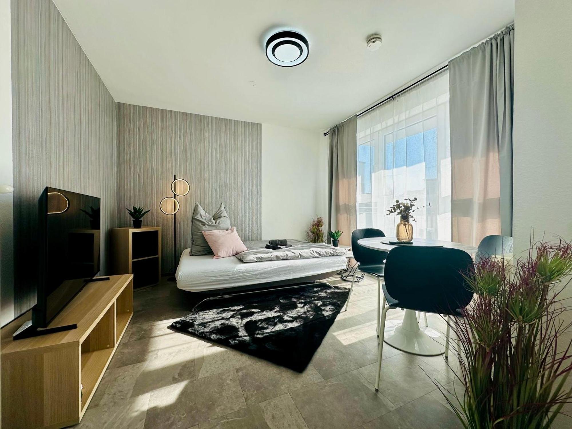 Am Spremberger Turm, 65qm, 2 Schlafzimmer, Kueche, Parkplatz, Balkon, Waschmaschine Apartment *
