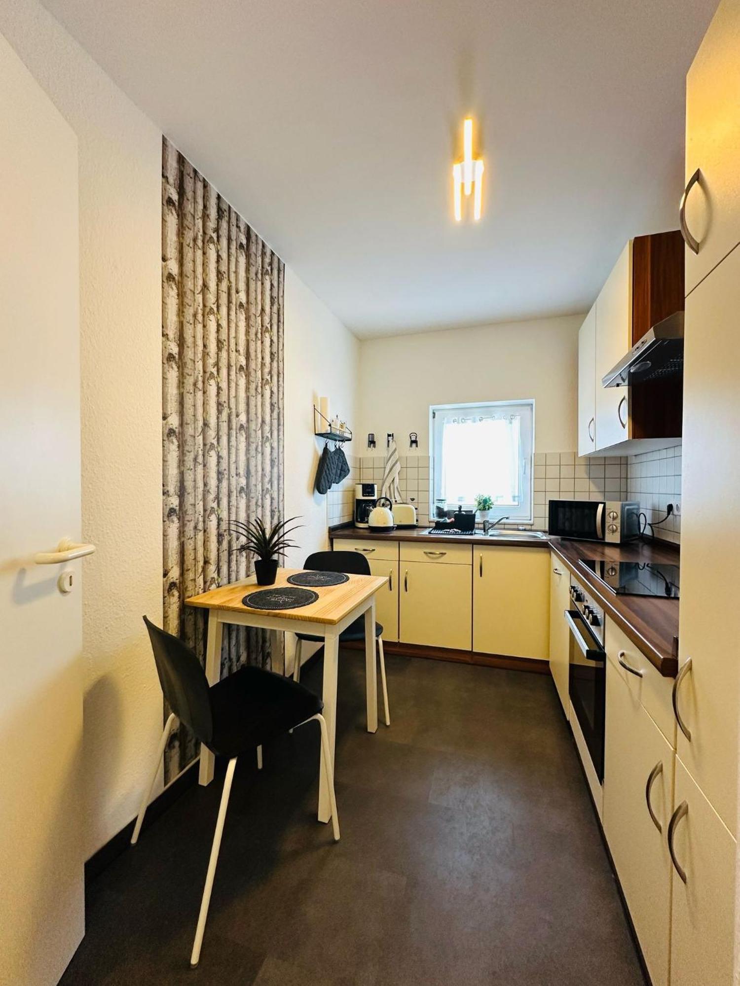 Am Spremberger Turm, 65qm, 2 Schlafzimmer, Kueche, Parkplatz, Balkon, Waschmaschine Apartment Cottbus