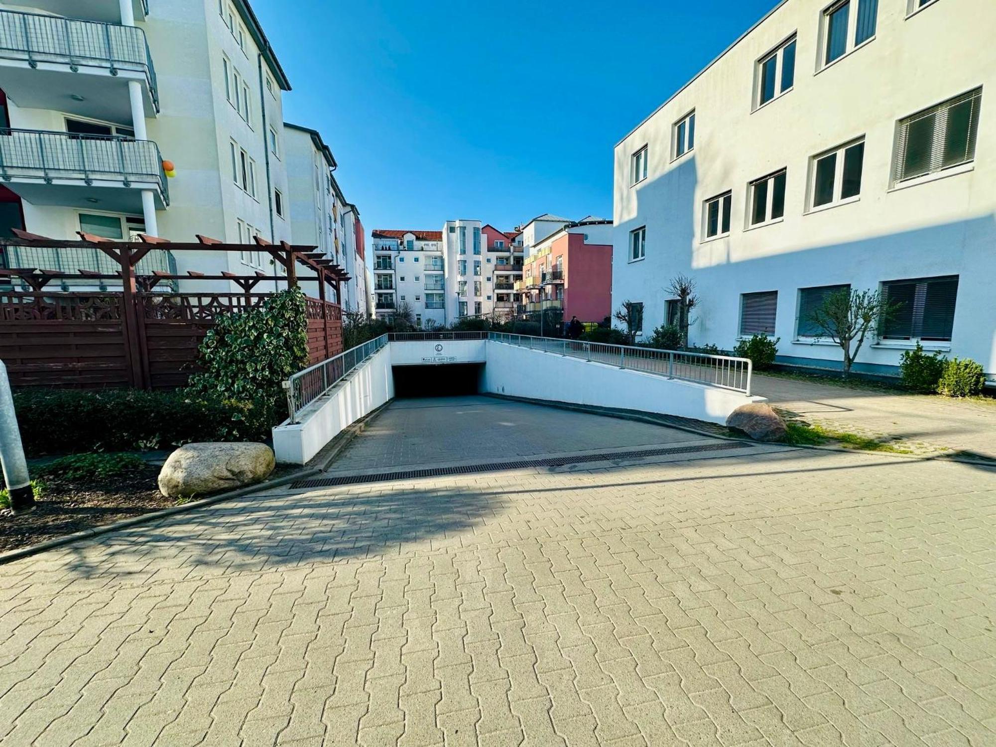 Am Spremberger Turm, 65qm, 2 Schlafzimmer, Kueche, Parkplatz, Balkon, Waschmaschine Apartment *