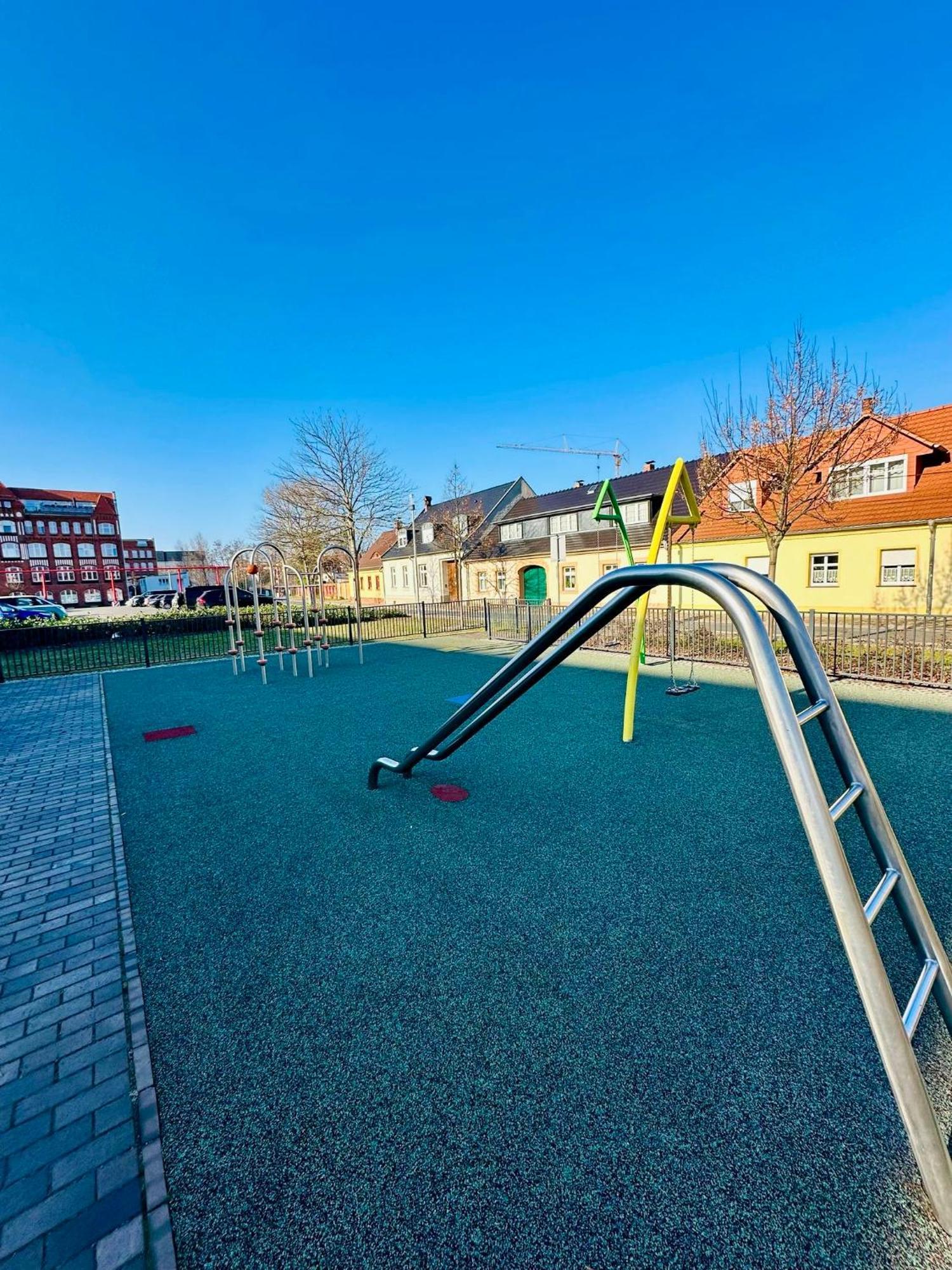 Am Spremberger Turm, 65qm, 2 Schlafzimmer, Kueche, Parkplatz, Balkon, Waschmaschine Cottbus