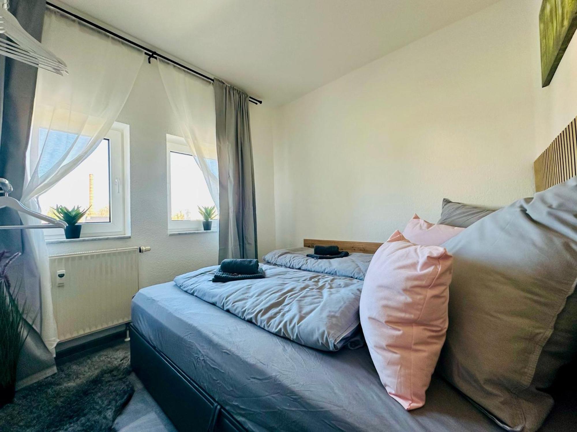 Am Spremberger Turm, 65qm, 2 Schlafzimmer, Kueche, Parkplatz, Balkon, Waschmaschine * Cottbus