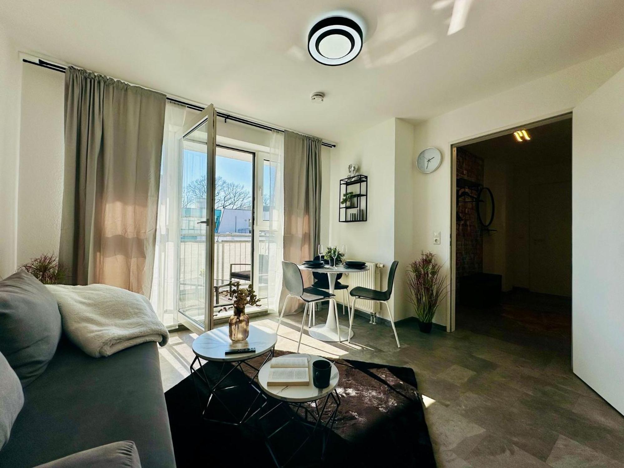 Am Spremberger Turm, 65qm, 2 Schlafzimmer, Kueche, Parkplatz, Balkon, Waschmaschine * Cottbus