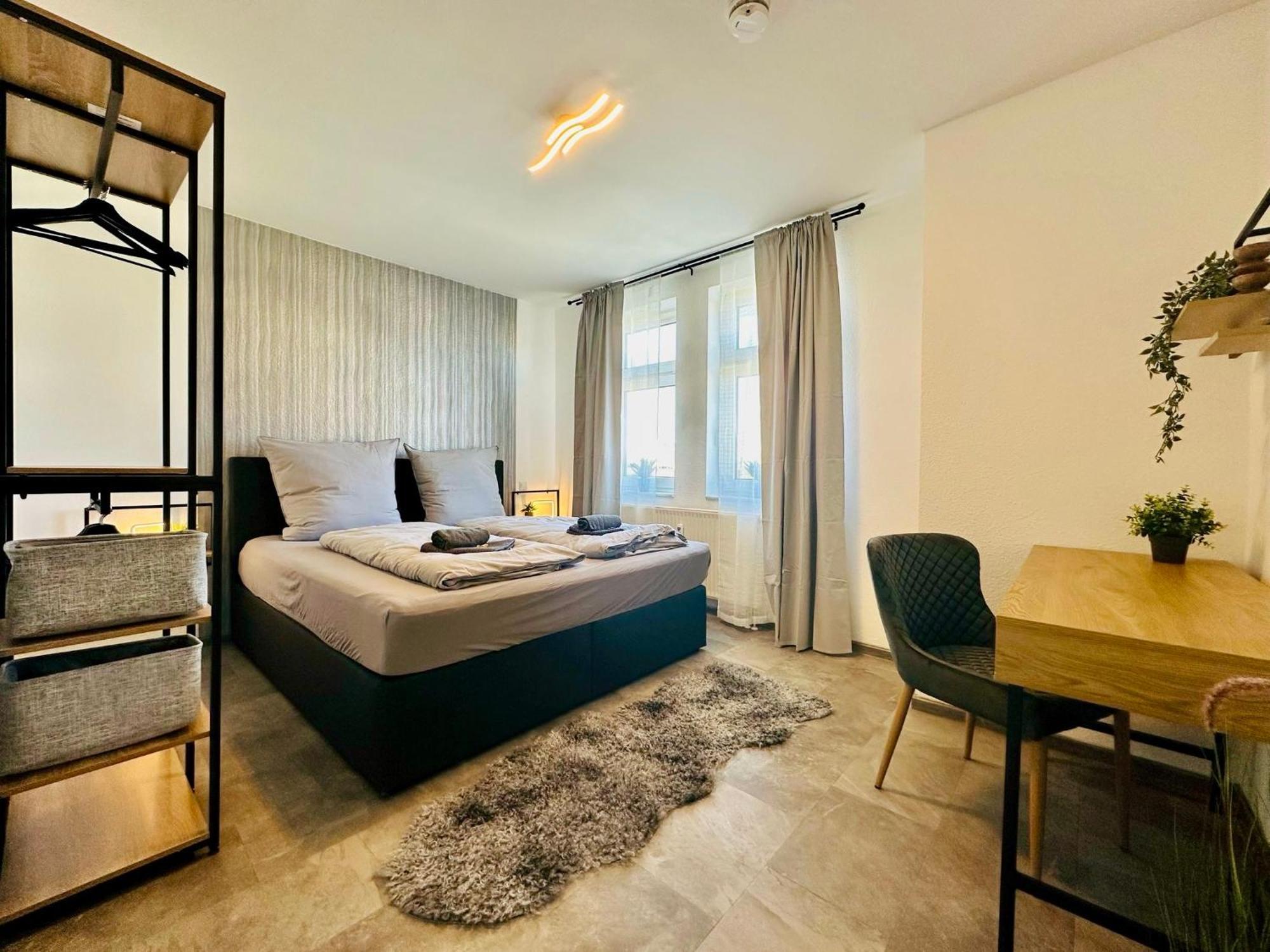 Am Spremberger Turm, 65qm, 2 Schlafzimmer, Kueche, Parkplatz, Balkon, Waschmaschine Apartment *