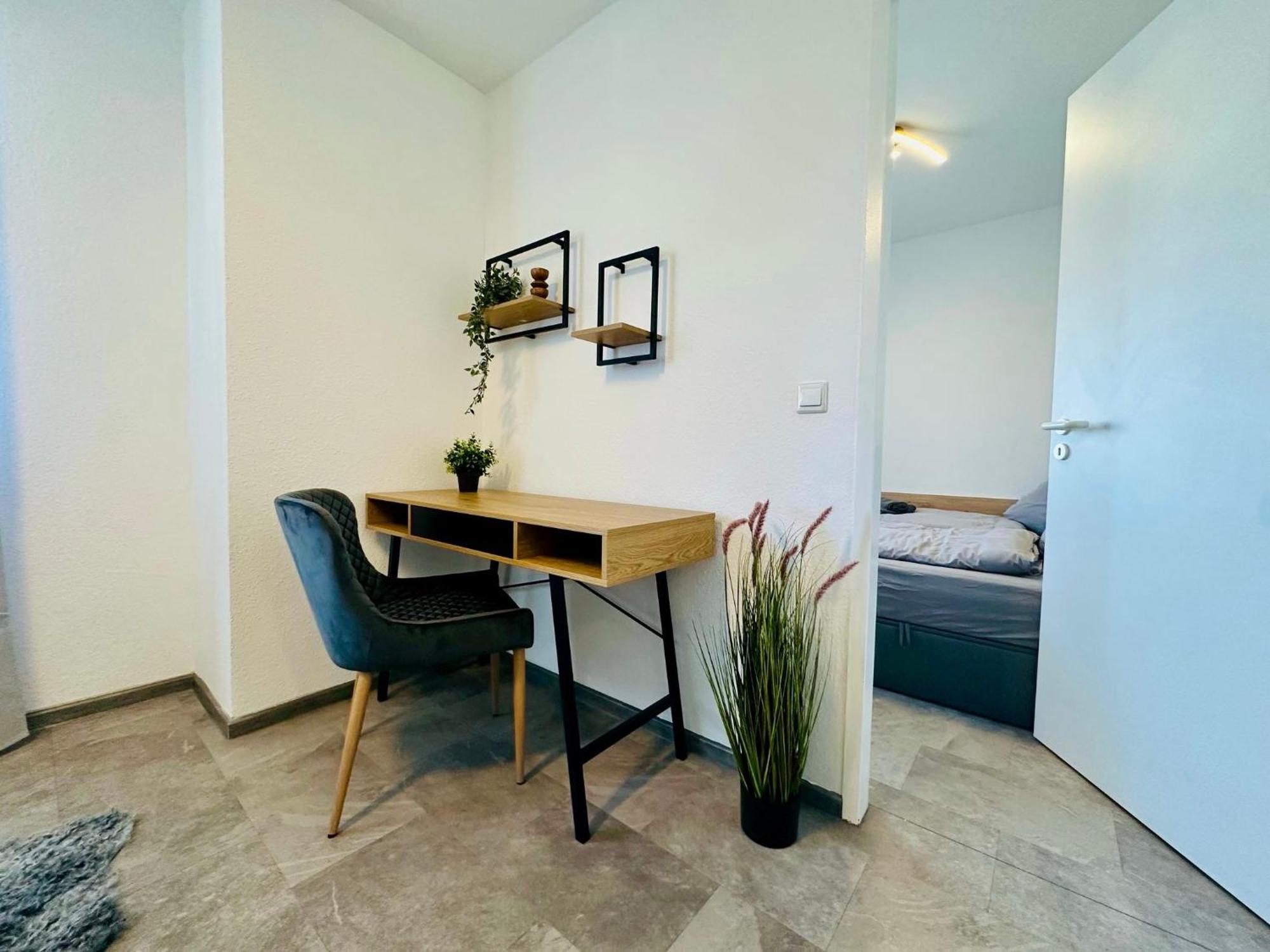 Am Spremberger Turm, 65qm, 2 Schlafzimmer, Kueche, Parkplatz, Balkon, Waschmaschine Cottbus